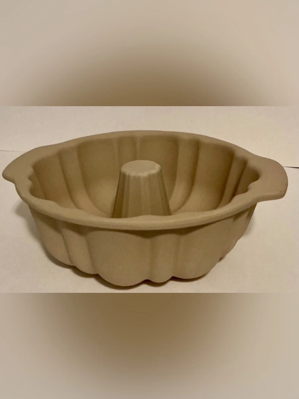 Pampered Chef Family Heritage Stoneware Fluted Bundt Cake Pan Stone Bakeware 10